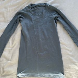 lululemon longsleeve workout top